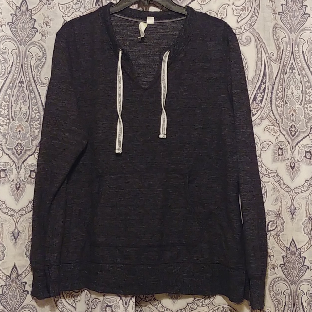 Heathered black pullover sweat shirt